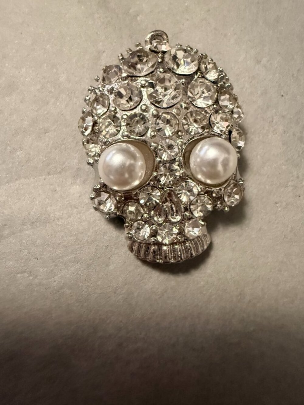 Rhinestone Skull Brooch Pendant Faux Pearl Eyes Silver Tone Gothic Jewelry